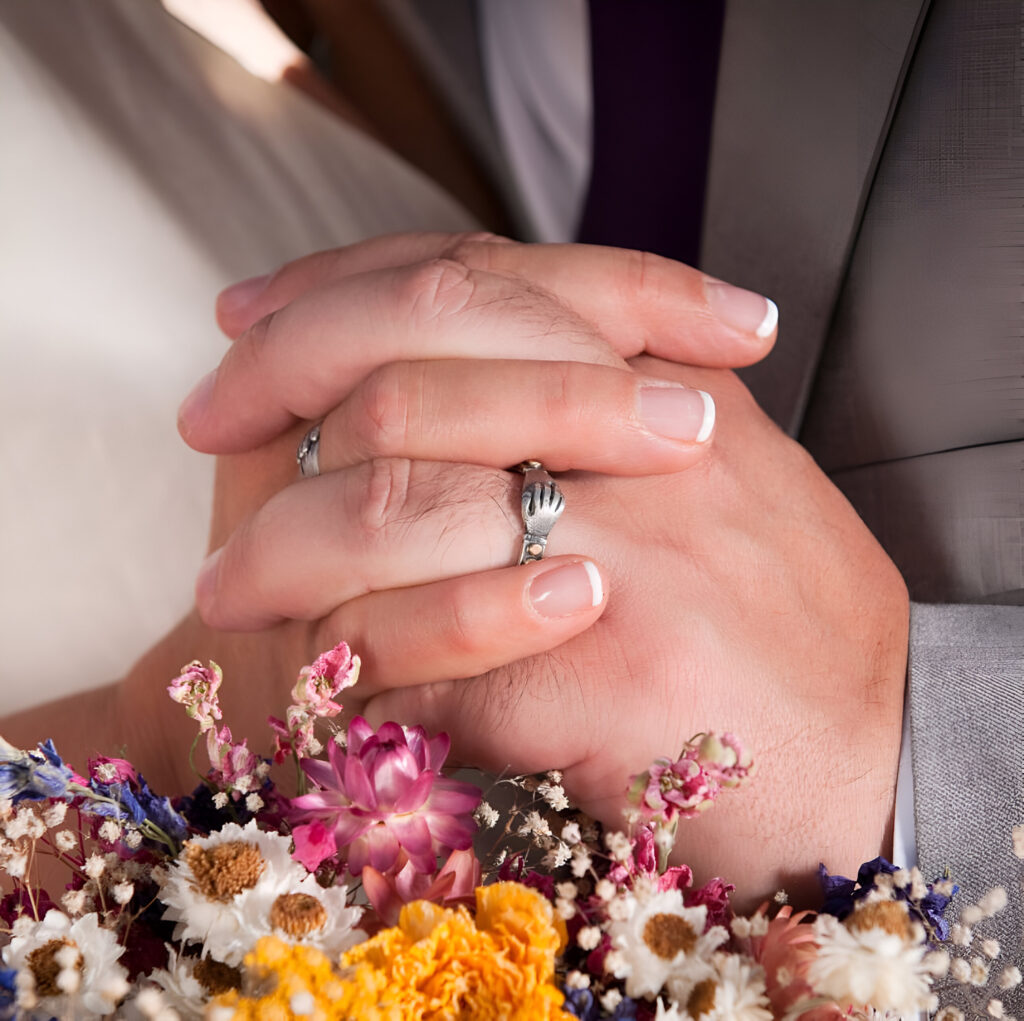 anillos de matrimonio en ceremonia de alto de pirque