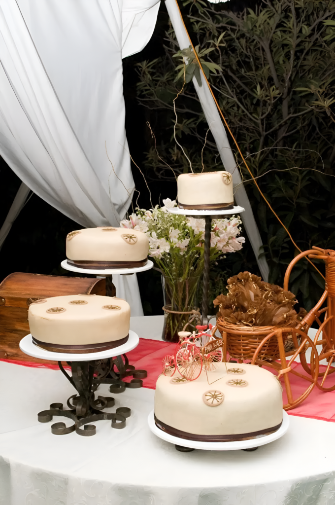 pastel nupcial elegante decorado para un matrimonio en alto de pirque